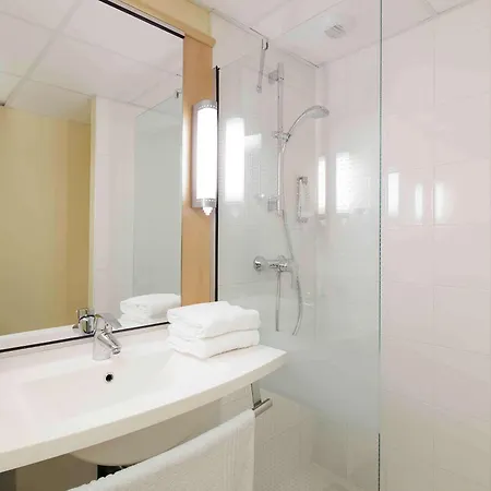 Hotel Ibis Guingamp Coeur De Bretagne Ploumagoar Zimmer foto